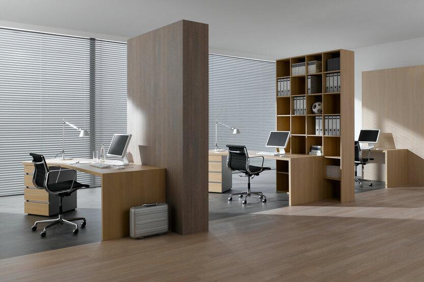 Impression eines Arbeitszimmers im Stil Großraumbüro